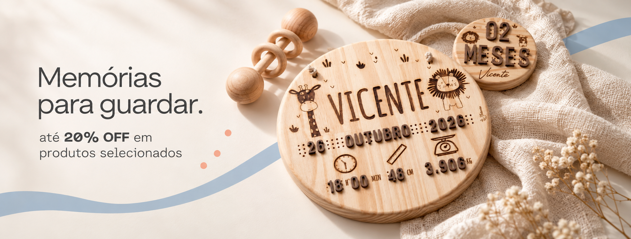 Memorável e Quadrinho do Tempo personalizados em madeira natural, sobre tecido creme